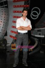 Hrithik Roshan on the sets of ZEE Saregama in Famous on 9th Nov 2010 (36).JPG